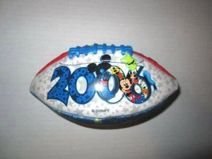 Fútbol americano vintage Disney Mickey and Gang 2000 infla a 2 libras coleccionable - Imagen 1 de 3