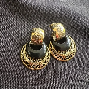 Vintage Gold Tone Filigree w/ Black Earrings, Engraved Beautiful Detail - Picture 1 of 4