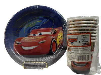 Coches Disney Pixar 8 platos y 8 tazas (leer) Foto 1 de 4