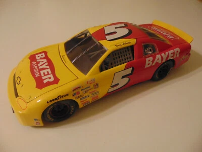 RACING CHAMPIONS 1996 TERRY LABONTE #5 BAYER ASPIRIN CHEVROLET NASCAR 1:18 - Image 1 of 4