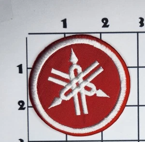 Yamaha Motorrad Patch rot weiß bestickt Bügelbild Uniform Upcycle - Bild 1 von 1