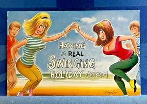 Saucy Bamforth Comic Postkarte 1960er Big Boobs A REAL SWINGING HOLIDAY Nr. 2494 - Bild 1 von 2