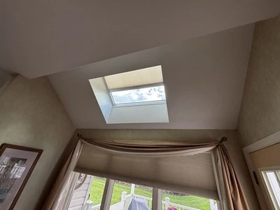 2 pantallas solares motorizadas Velux disponibles. Nuevo en caja.  FSLH S06 1259kwl Foto 1 de 2