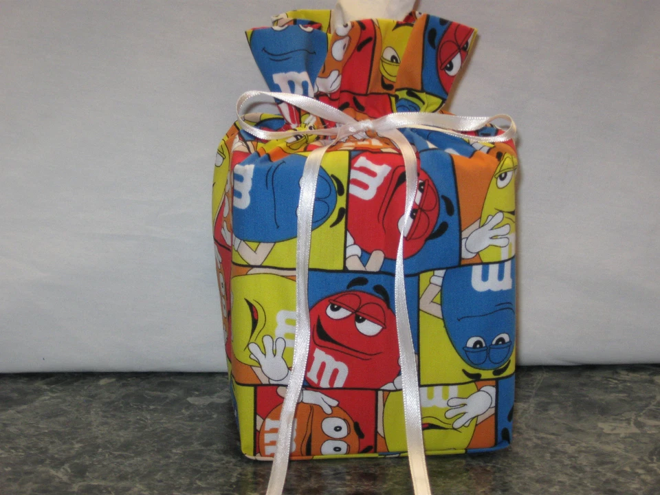 M&M Amarillo Azul Naranja Rojo Tela Algodón Hecho a Mano Cuadrado Pañuelo Caja Cubierta Foto 1 de 1