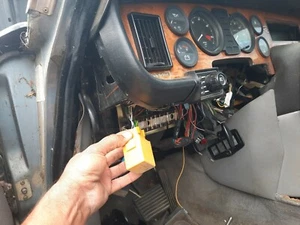 OEM XJ6 XJ12 Yellow 4 Pin Relay 12V 15 25min  Lucas 33383B 0487 Original - Picture 1 of 11