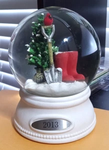 Smith & Hawken 2013 Botas, Pala, Árbol y Cardenal Navidad Globo de Nieve - Imagen 1 de 5