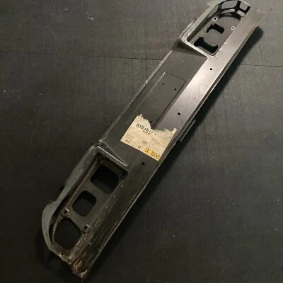 60518982 Alfa Romeo Spider S3 Trasero Metal Dorsal (centro superior) / montaje de luz Foto 1 de 4