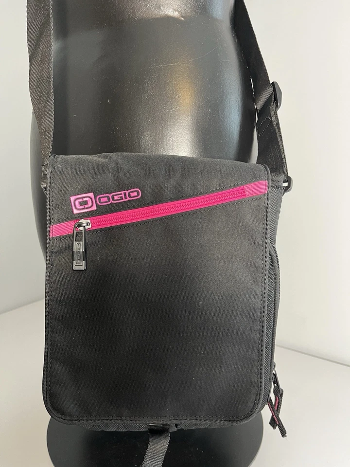 Funda Módulo OGIO Tablet Bolsa Apple iPad/Andriod Tabletas Fire HD Negra con Rosa Caliente Foto 1 de 4