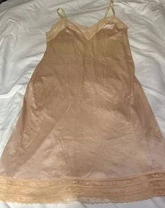 Vtg 1950s Peach Nylon Full Slip Lace Trim M Steampunk,Pin Up,Old Hollywood - Picture 1 of 10