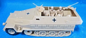 Airfix/BMC WWII German Hanomag for Toy Soldiers (54MM) Tan mit 4 Figuren - Bild 1 von 5
