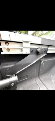 PAR DE SUPORTES EXTENSORES DE CAMA GENUÍNOS NISSAN TITAN FRONTIER UTILI-TRAC - BOM! - Imagem 1 de 3