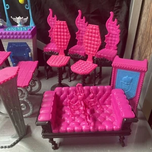 MATTEL MONSTER HIGH FURNITURE ACCESSORIES LOT - Picture 1 of 3