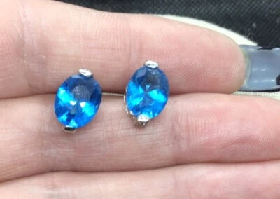 Pendientes de piedra de zafiro simulado de vidrio de plata de ley 925 Y210 Foto 1 de 4