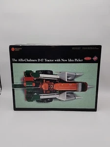 Allis Chalmers D-17 Tractor With New Idea Picker 1:16 Precision Series - Picture 1 of 24