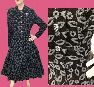 HOLLYWOOD INGENUE VTG 1940s DEADSTOCK VELVET BROCADE "New Look" PRINCESS COAT XS - Picture 1 of 11