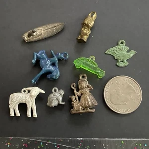 Vintage CHARMS Kunststoff Spielzeug Preis Kaugummiknacker Jack Tiere Fantasy Bücher - Bild 1 von 2