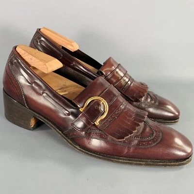 Mocassim SALVATORE FERRAGAMO tamanho 8 couro perfurado borgonha ponta das asas - Imagem 1 de 4