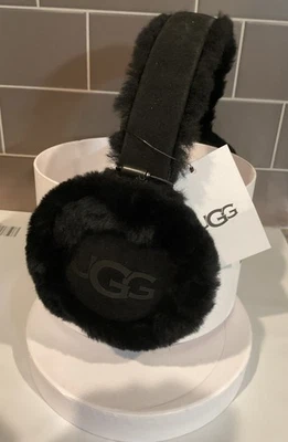 Logotipo de pele de carneiro shearling tingido de pele real UGG AUSTRALIA PRETO NOVO COM ETIQUETAS - Imagem 1 de 4