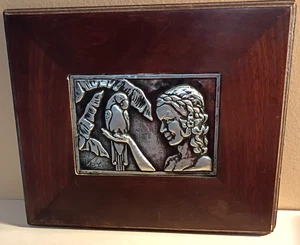 Feines um 1950 signiertes Flachrelief gerahmtes Silber Wandrelief ~ Frau mit Papagei - Bild 1 von 3