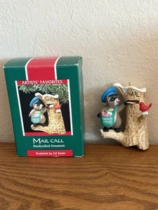 HALLMARK Keepsake 1989 LLAMADA POR CORREO POSTAL MAPACHE ADORNO DE NAVIDAD NUEVO - Imagen 1 de 6