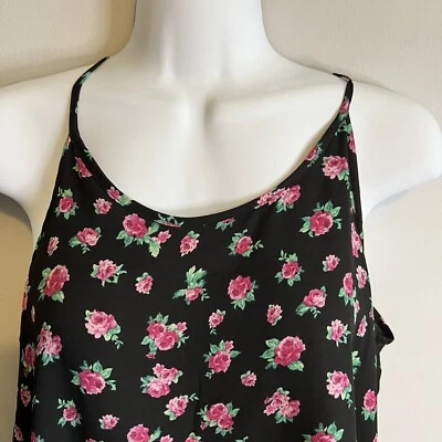 Camiseta sin mangas Forever 21 para mujer talla S estampado rosa sedoso tirantes de espagueti Y2K   Foto 1 de 4