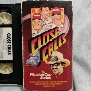 VHS Vintage Close Calls Winston Cup Series Cale, Richard Petty, NASCAR Benny - Foto 1 di 3