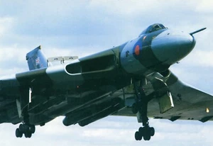 AVRO VULCAN - XH558 POSTCARD - Picture 1 of 1