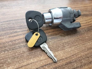 BMW E23 TRUNK KEY LOOK GENUINE NEW - Picture 1 of 6
