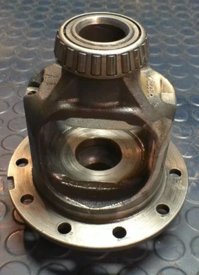 8.8 Front Differential Carrier W/ Bearings & Races OEM 2000-2003 Ford F150 - Image 1 of 4