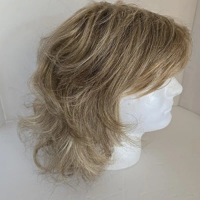 Peluca Estetica Designs para mujer rubia mediana ajustable Foto 1 de 4