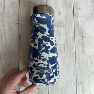 GEBRAUCHTE QUELLFLASCHE TRAVELER BREITE MUND TUMBLER MIT DECKEL BLAU WEISS 16 UNZEN - Bild 1 von 5