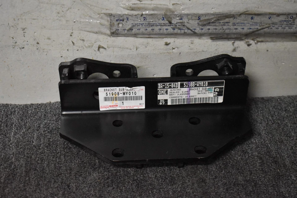 2020-2023 LEXUS GX460 RECIVER HITCH FACTORY OEM - Image 1 of 4