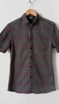 Camisa abotonada a cuadros verde y roja talla XS de ASOS para hombre Foto 1 de 4