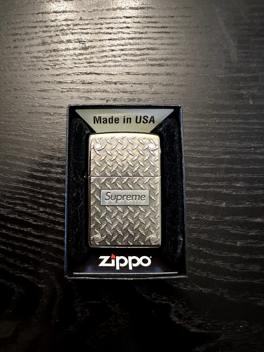 Supreme Zippoライター Made in USA Supreme x Zippo - Supreme Logo Red Lighter (NIB) | eBay