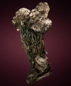 Arsenopirita con Ilvaita en la mina Hedenbergita Huanggang, China 2303-268 - Imagen 1 de 6