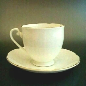 Royal Grafton Fine Bone China FIRST LOVE weiß Tasse & Untertasse England - Bild 1 von 3