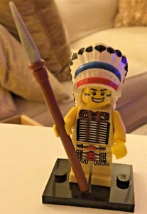 Lego Minifigures - Series 3 - Tribal Chief - Lego mini figure with base. - Picture 1 of 6