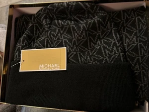 Set sciarpa e cappello donna Michael Kors nero/grigio logo MK 60 lungo 10,5 largo - Foto 1 di 7