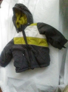 Chaqueta con Capucha Summit Place 24 Mos Gris Verde Lima Blanco Doble Cremallera Frontal - Imagen 1 de 10