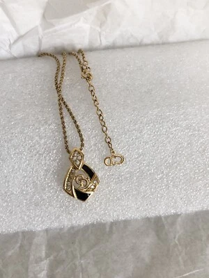 迪奥logo项链吊坠金色水晶黑色珐琅水钻CD  — 第 1/4 张图片