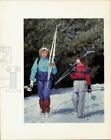 1991 Press Photo Brenda Barton and daughter Amanda ski at Chatfield Hollow Park