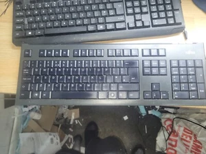 Fujitsu Tastatur Modell Nr. KB400 PS2GB Anschluss Freigeben Sie Ihren USB auf Computer - Bild 1 von 2