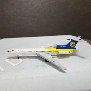 1/400 AIR UKRAINE TUPOLEV TU-154 / 154M ANNI 90 COLORI UR-85460 AEROCLASSIC - Foto 1 di 7