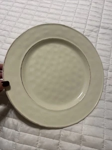 Pier 1 Imports Martillo Creme Brulee 10,75" Teller gehämmert Grübchen Creme - Bild 1 von 9