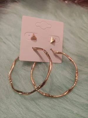 Aretes con Estilos Elegantes Para Mujer   - Image 1 of 2