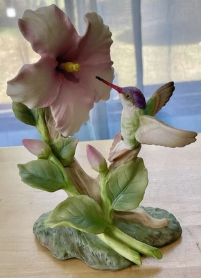 NICE HOMCO PORCELAIN HUMMINGBIRD FIGURINE MASTERPIECE “GLORY OF NATURE!” 1991 - Image 1 of 4