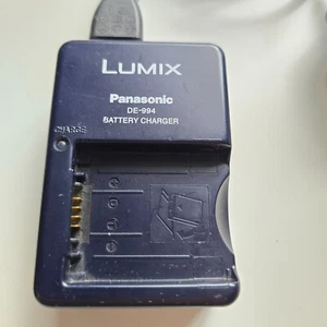 Genuine Panasonic Lumix Battery Charger DE-994 With Cable / Plug - Picture 1 of 4