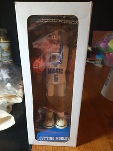 ORLANDO MAGIC NBA CUTTINO MOBLEY - - NUSSKNACKER HOLZ NEU IN OVP - Bild 1 von 3