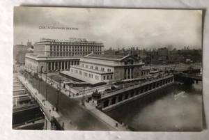 Black & White Real Photo Postcard Chicago - Union Station (N1) - Picture 1 of 2
