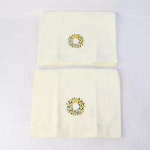 Lot of 2 Kassa Fina Cream Colored Holiday Towels Embroidered Wreath 11" x 17.5" - Picture 1 of 5